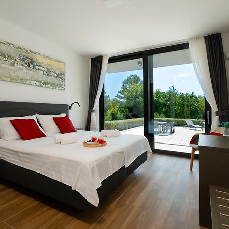 Martincic Residence - 5 Stars Luxury With Pool Heating On 4000M2 Rakalj Kültér fotó