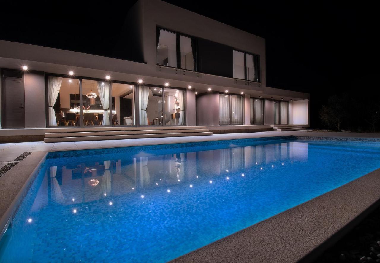 Martincic Residence - 5 Stars Luxury With Pool Heating On 4000M2 Rakalj Kültér fotó